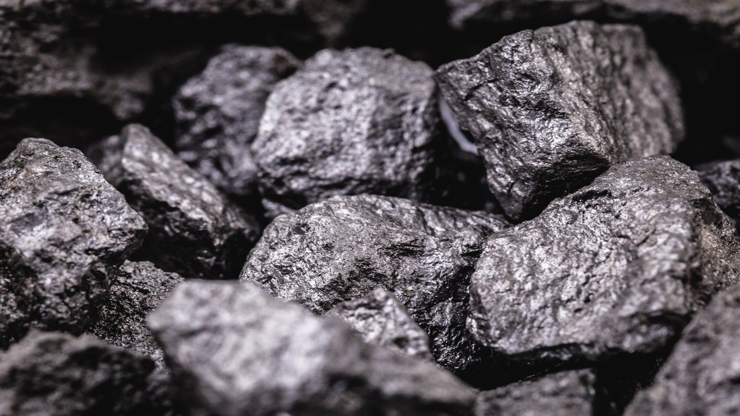 niobay-metals-demarre-les-premiers-livraisons-de-produits-a-partir-du-projet-crevier-du-quebec