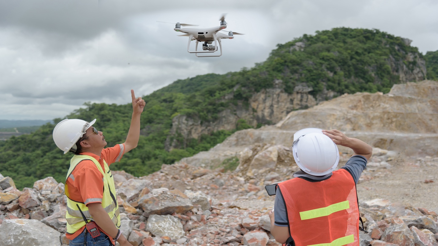 rocketdna-signes-des-services-de-donnees-aeriennes-contrat-avec-les-mineraux-du-coffre-fort