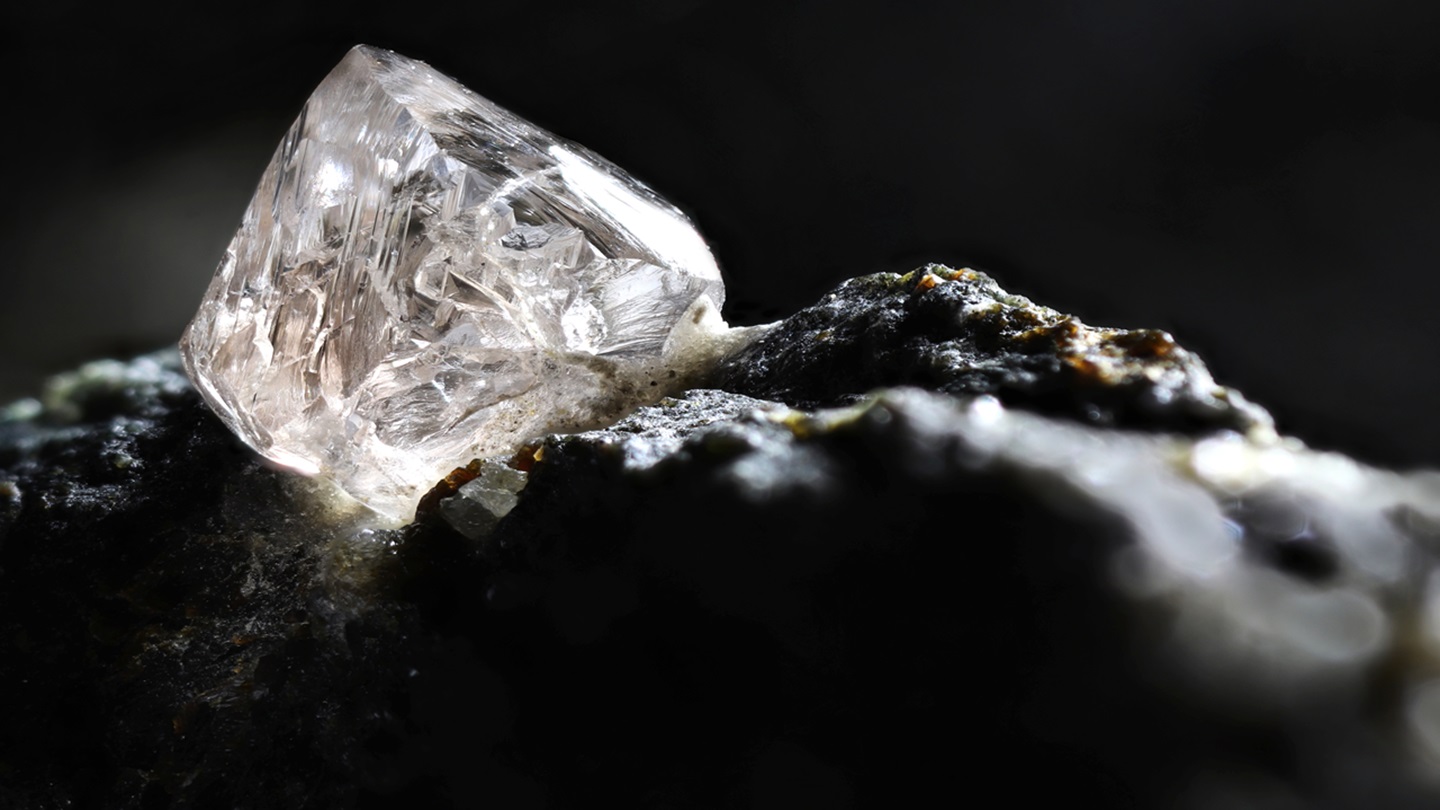 l’arctique-blue-diamonds-gagne-l’interet-controlant-dans-le-projet-de-diamant-wo