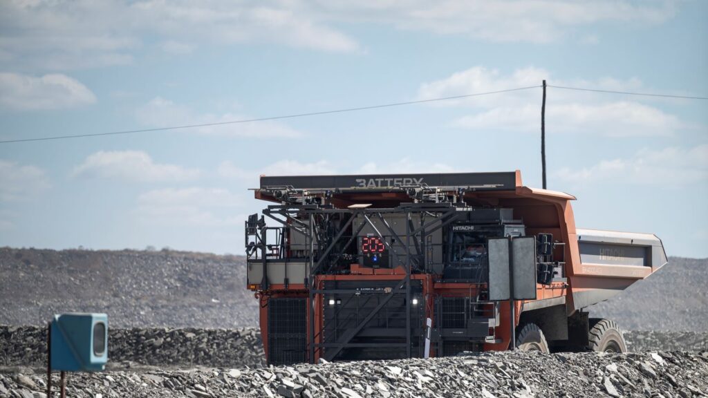 Tester le premier camion à benne basculante à batterie complet au monde