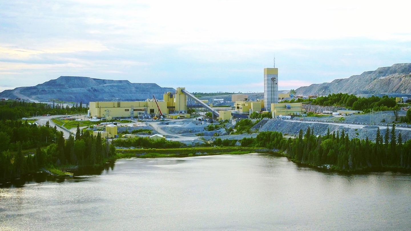 barrick-finalise-la-vente-de-la-mine-d’or-hemlo-a-carcetti-capital