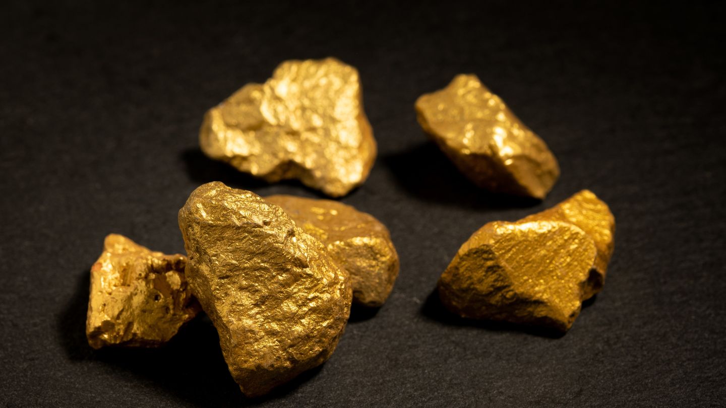 montage-gold-signe-un-accord-pour-acquerir-les-actions-restantes-d’african-gold